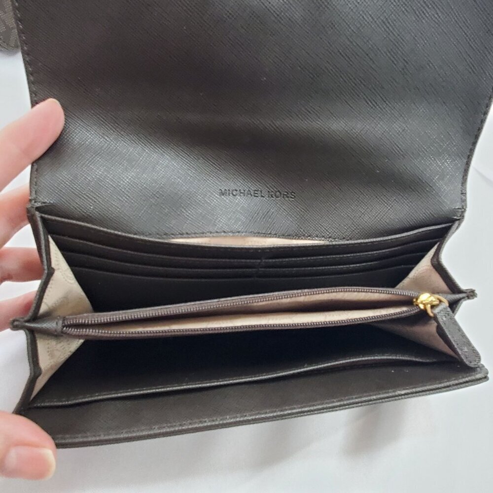 Michael Kors Brown Signature MK Monogram Crossbody Bag & Matching Wallet Set - Picture 9 of 16